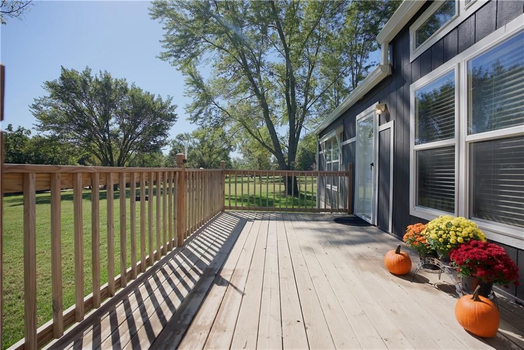 29290 Oxford Road — photo 9