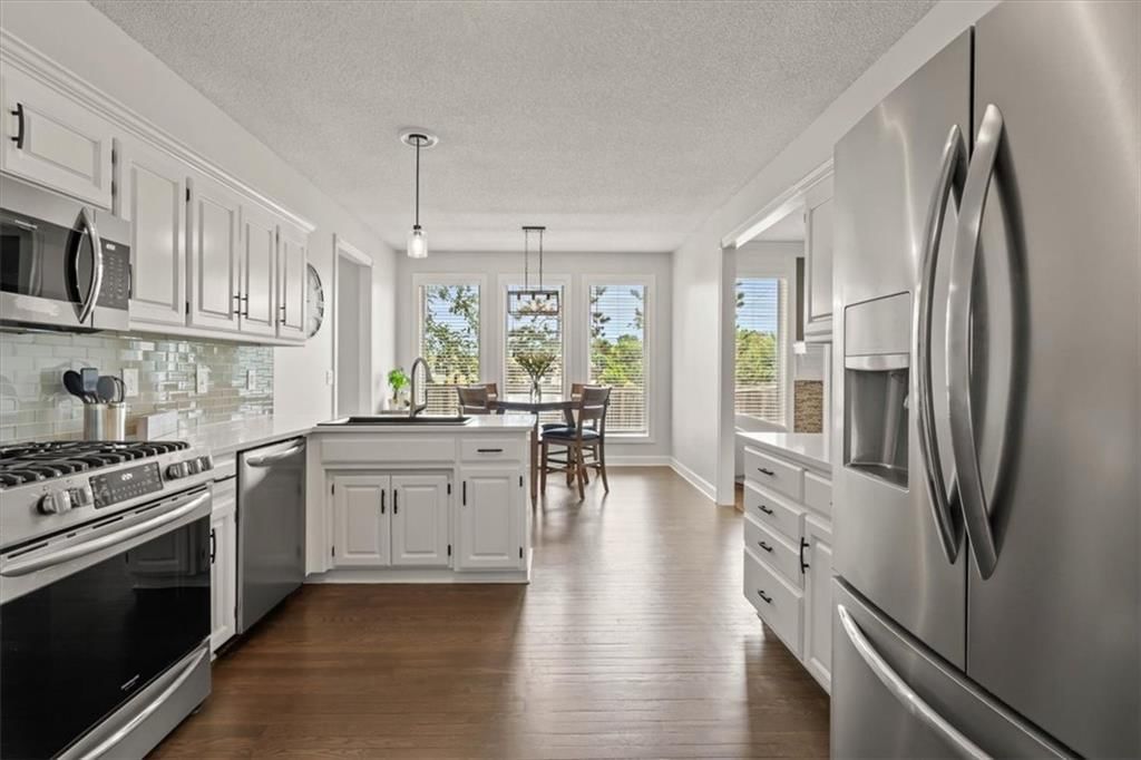Photo 8 of 38 - 18140 W 159th Terrace