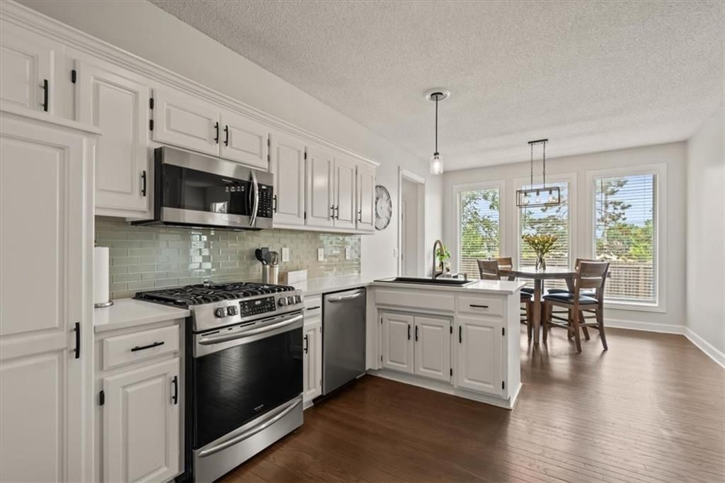 Photo 9 of 38 - 18140 W 159th Terrace