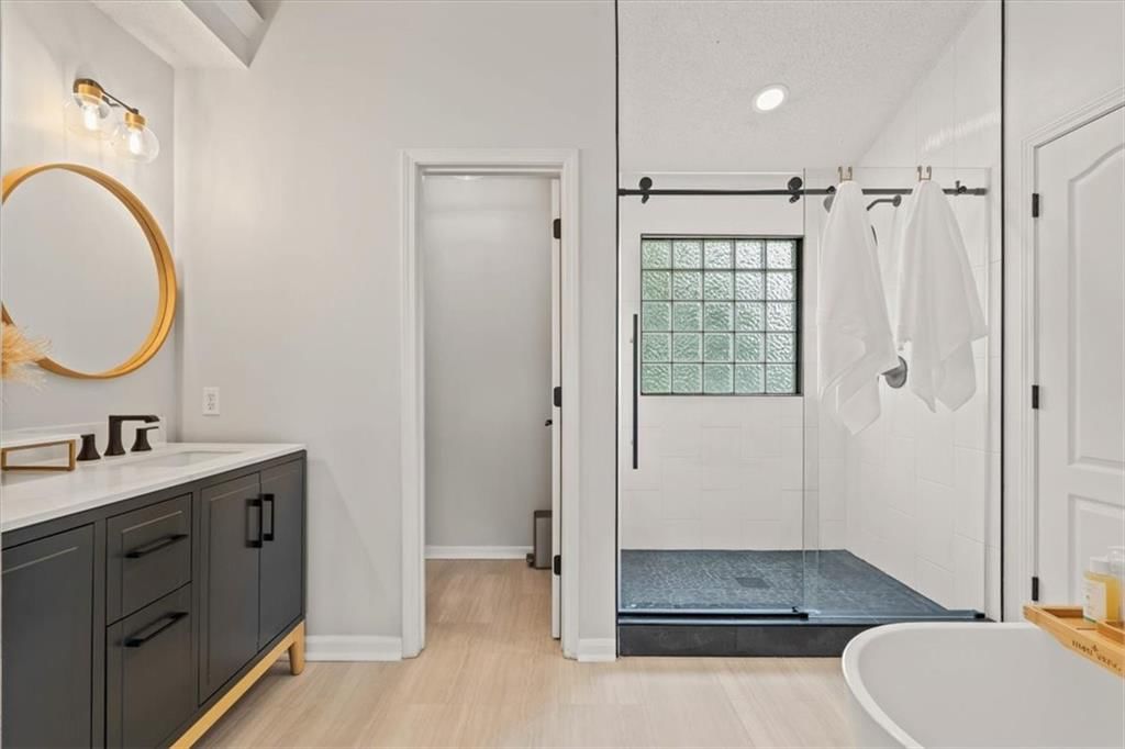 Photo 21 of 38 - 18140 W 159th Terrace