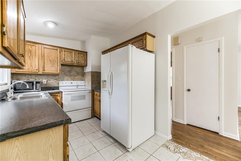 13907 W 92nd Terrace — photo 11