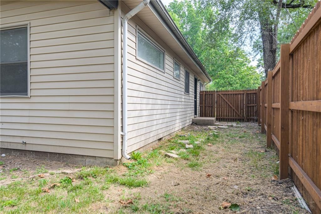 13907 W 92nd Terrace — photo 25