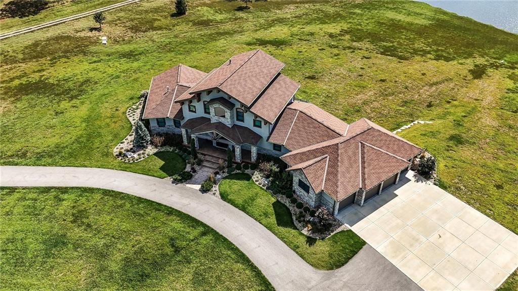 10807 NW Tiffany Springs Road — photo 3