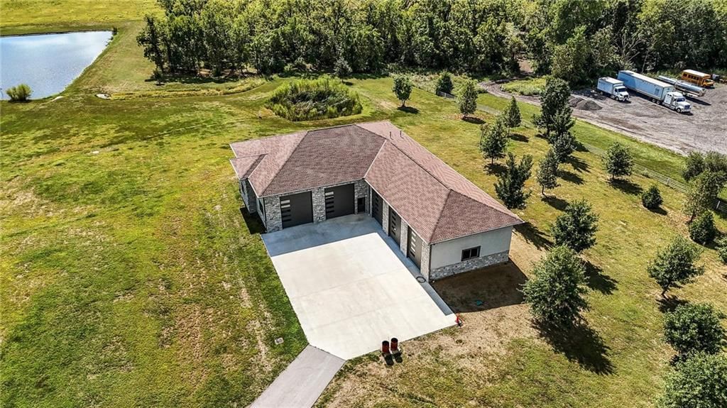 10807 NW Tiffany Springs Road — photo 18