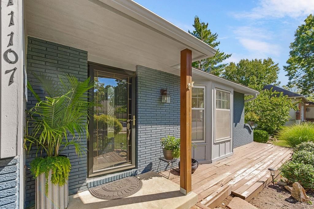 11107 Grand Avenue — photo 3