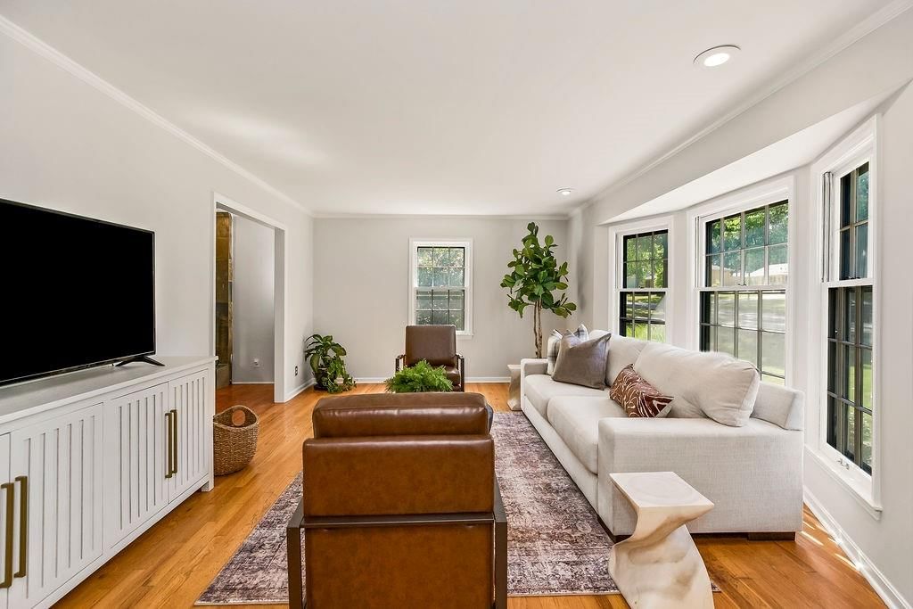 11107 Grand Avenue — photo 4