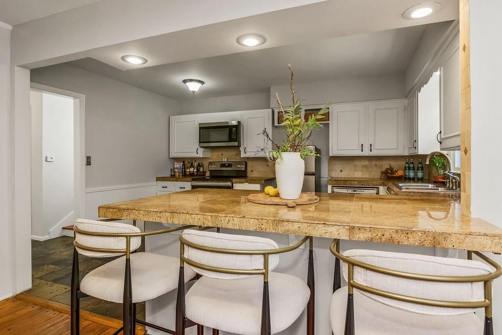 11107 Grand Avenue — photo 10