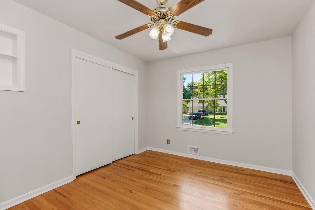 11107 Grand Avenue — photo 14
