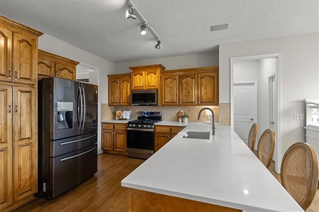 5833 Longview Street — photo 10