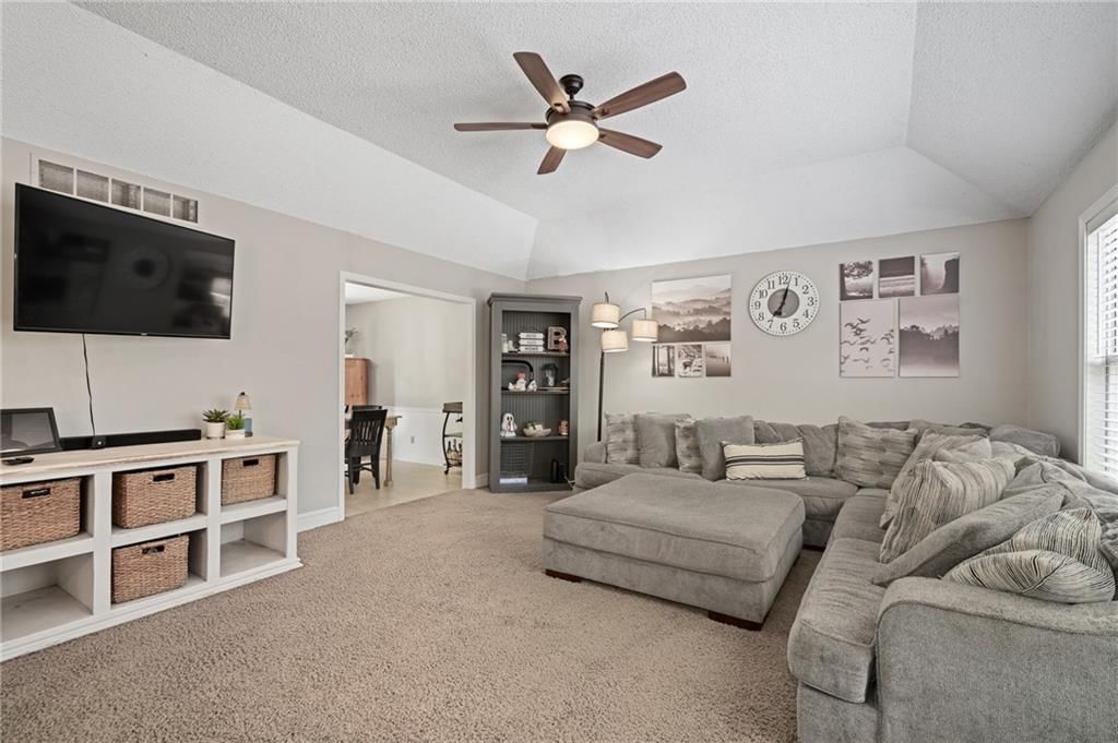 303 KIMBERLY Drive — photo 4