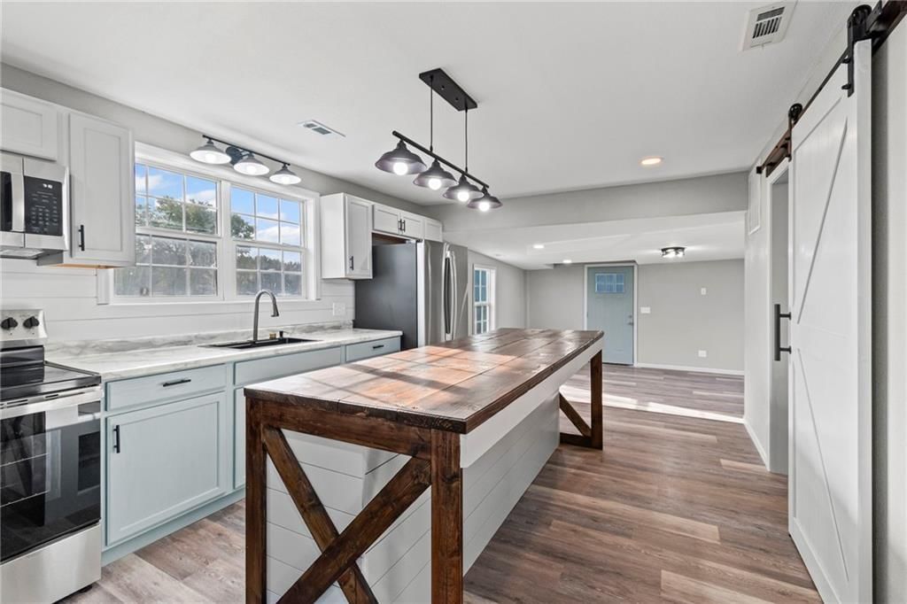 504 N Lee Street — photo 10