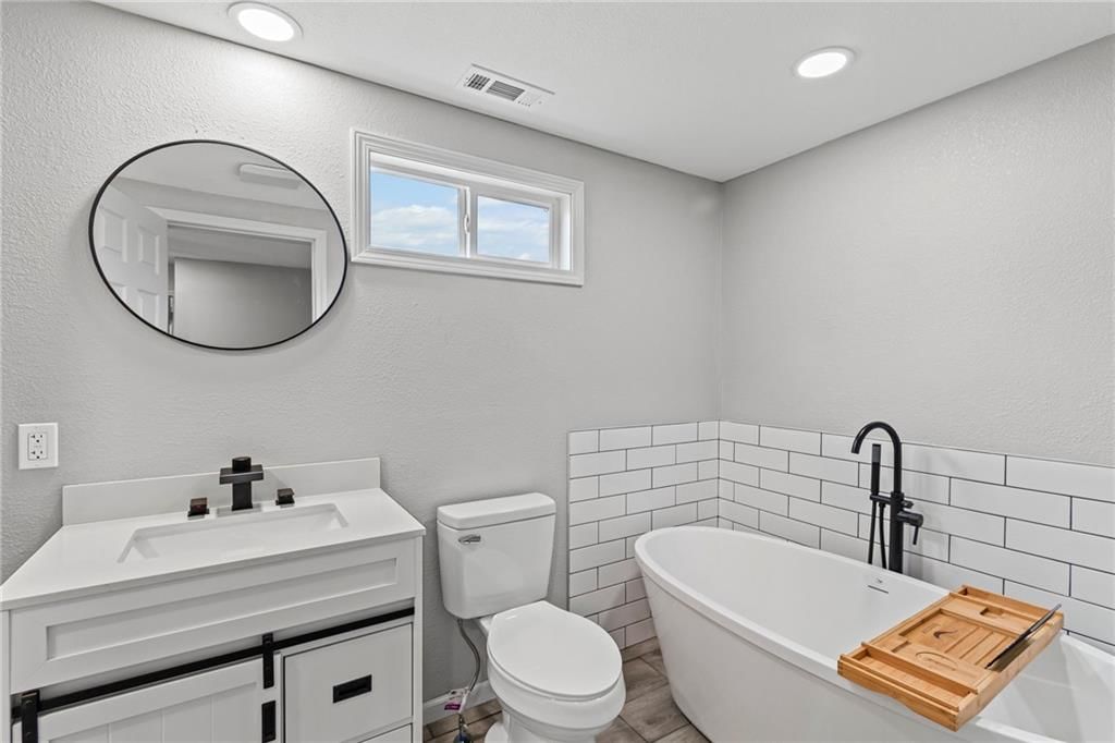 504 N Lee Street — photo 16