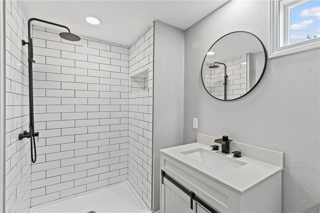 504 N Lee Street — photo 17