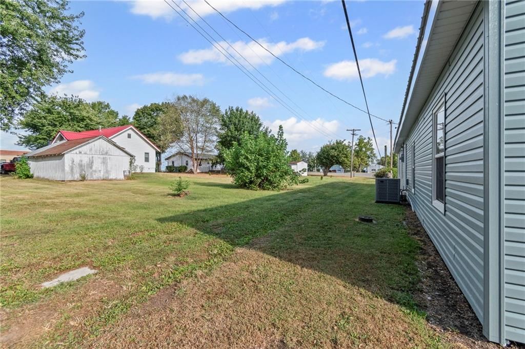 504 N Lee Street — photo 25