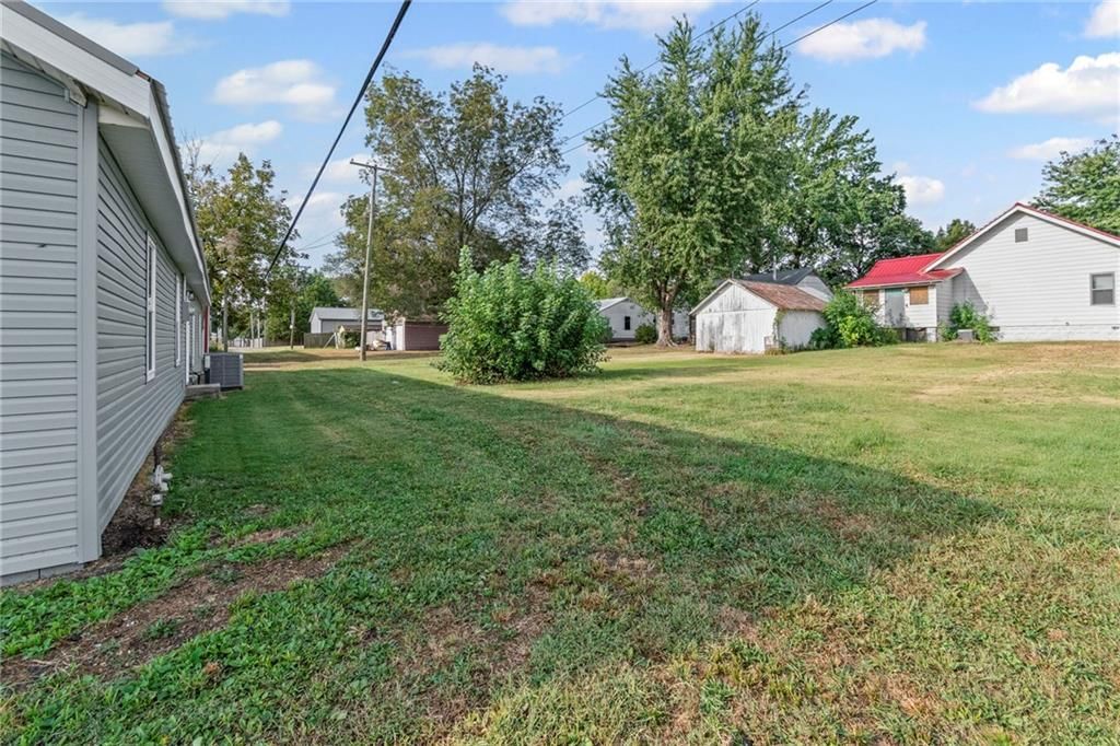 504 N Lee Street — photo 26