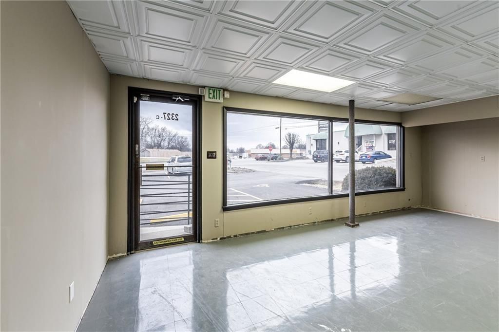 2327 N Belt Highway — photo 8