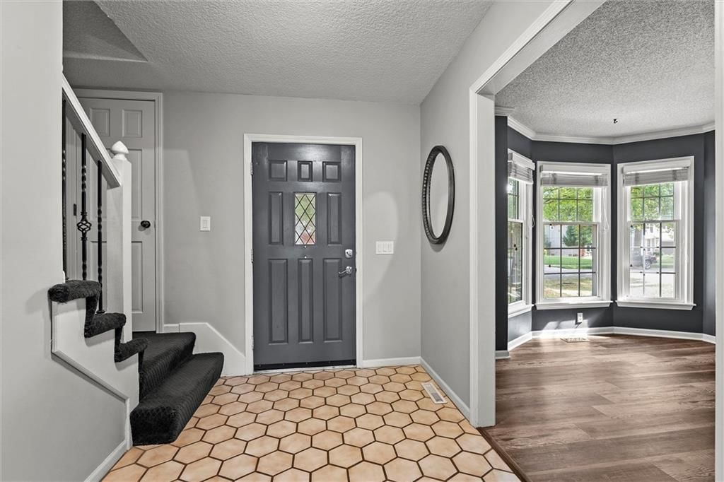 Photo 5 of 56 - 15912 W 136th Terrace