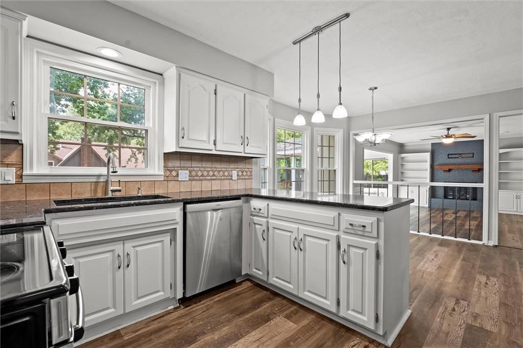 Photo 13 of 56 - 15912 W 136th Terrace