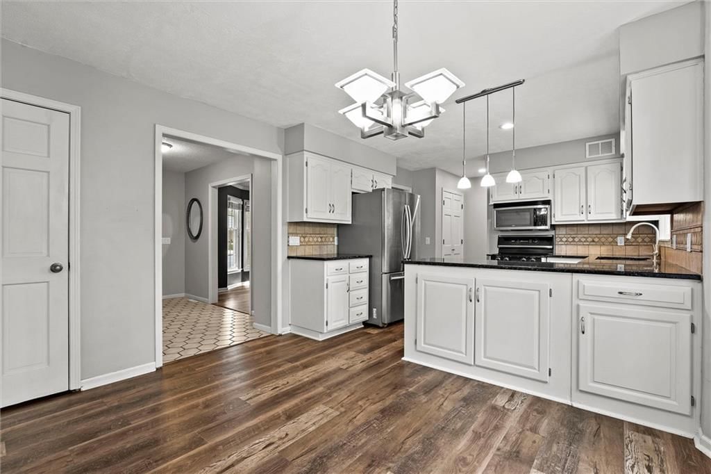Photo 18 of 56 - 15912 W 136th Terrace
