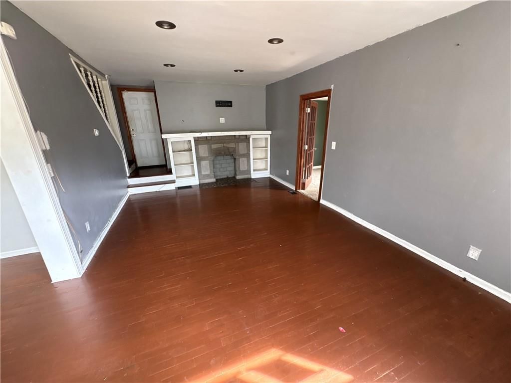 137 N Van Brunt Boulevard — photo 3