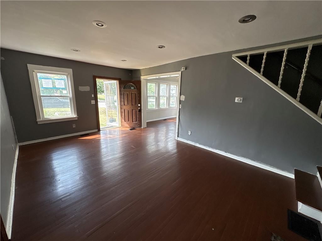 137 N Van Brunt Boulevard — photo 4