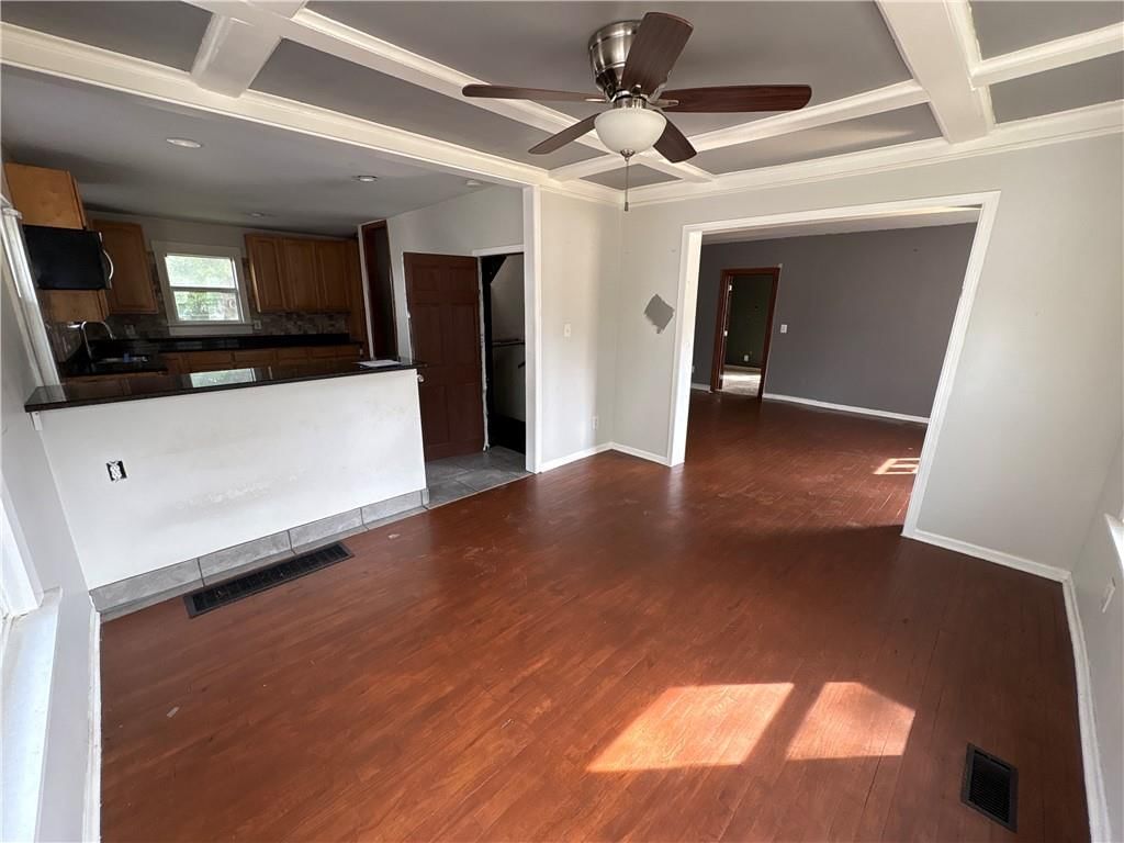 137 N Van Brunt Boulevard — photo 9