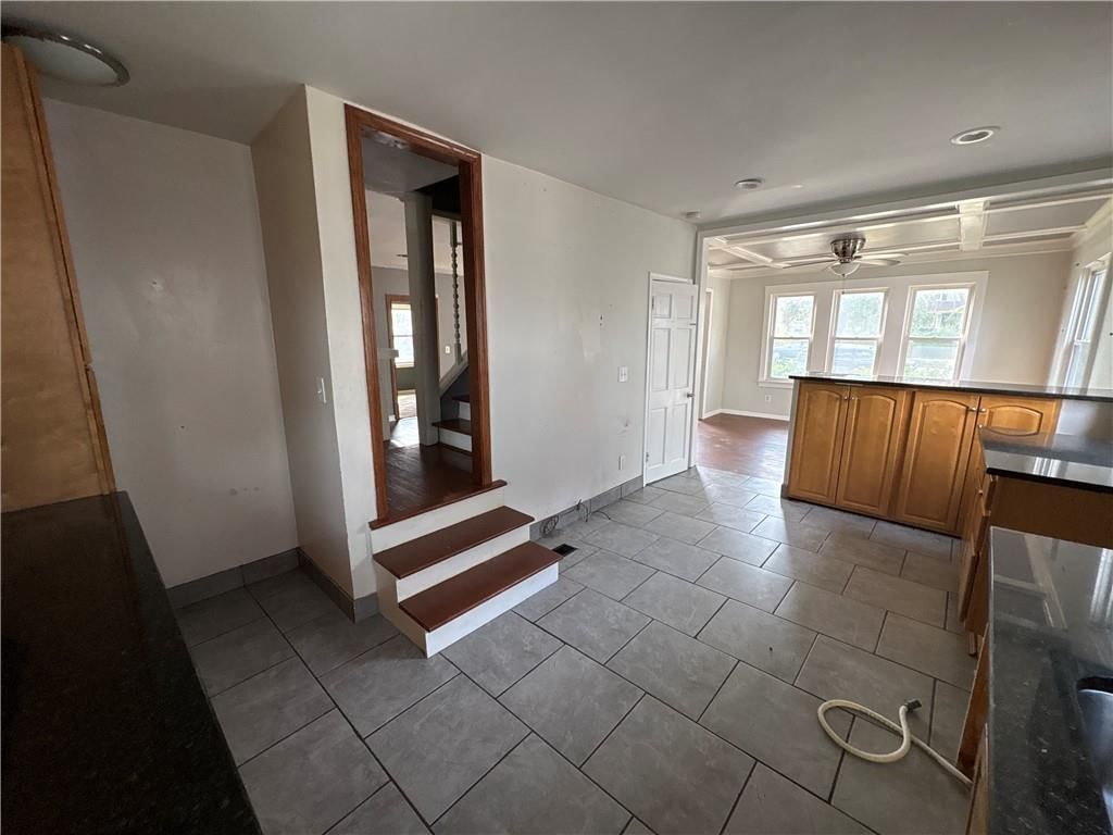 137 N Van Brunt Boulevard — photo 12