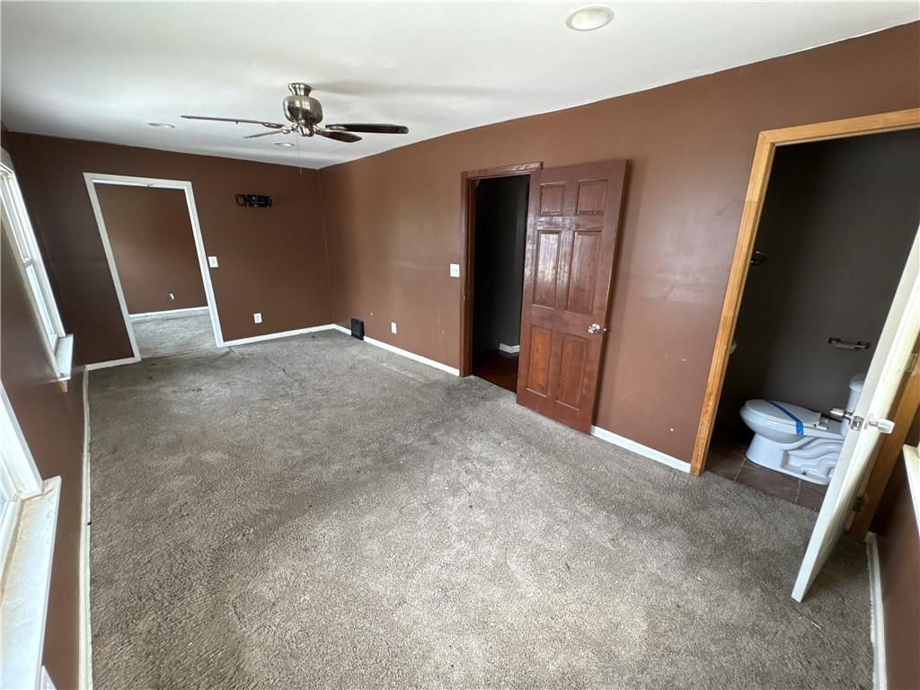 137 N Van Brunt Boulevard — photo 13
