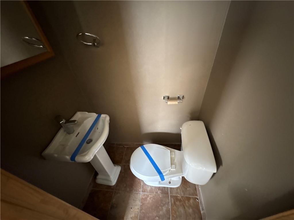 137 N Van Brunt Boulevard — photo 14