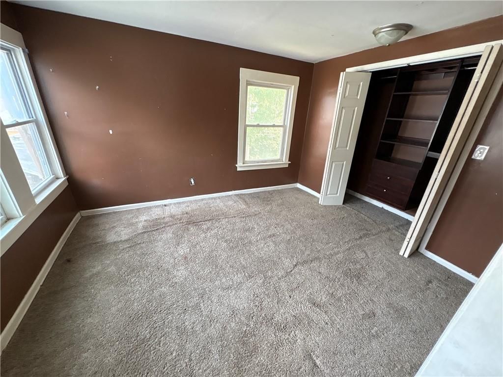 137 N Van Brunt Boulevard — photo 15