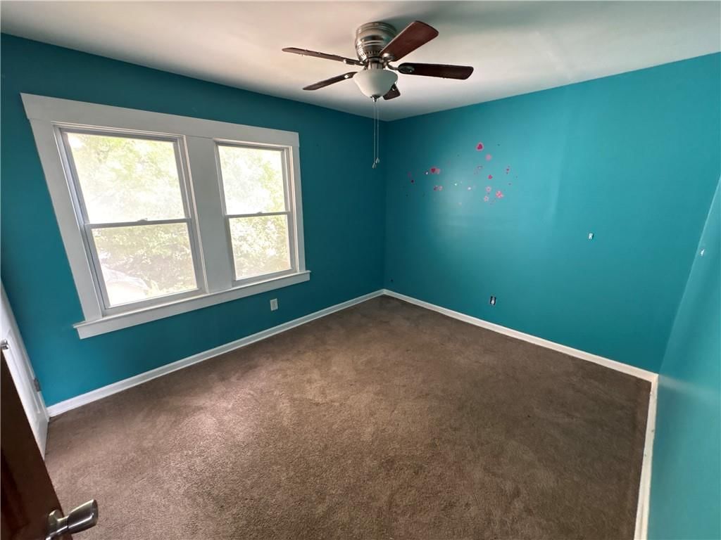 137 N Van Brunt Boulevard — photo 16