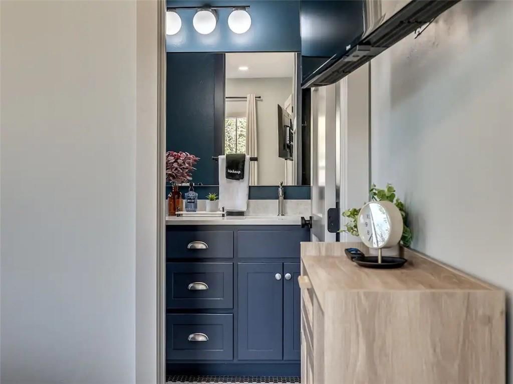 719 Washington Street — photo 8
