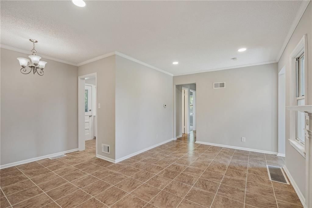 Photo 6 of 32 - 4013 Crestview Road