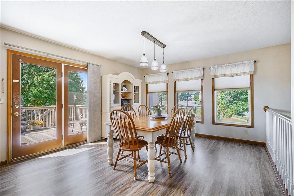 Photo 9 of 40 - 220 Woodhaven Drive