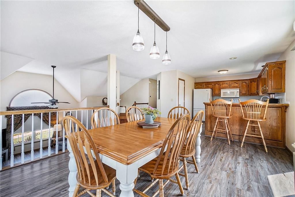 Photo 11 of 40 - 220 Woodhaven Drive