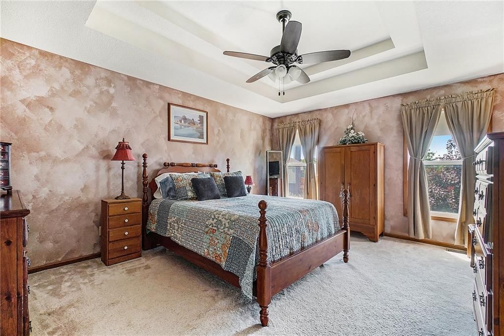 Photo 13 of 40 - 220 Woodhaven Drive