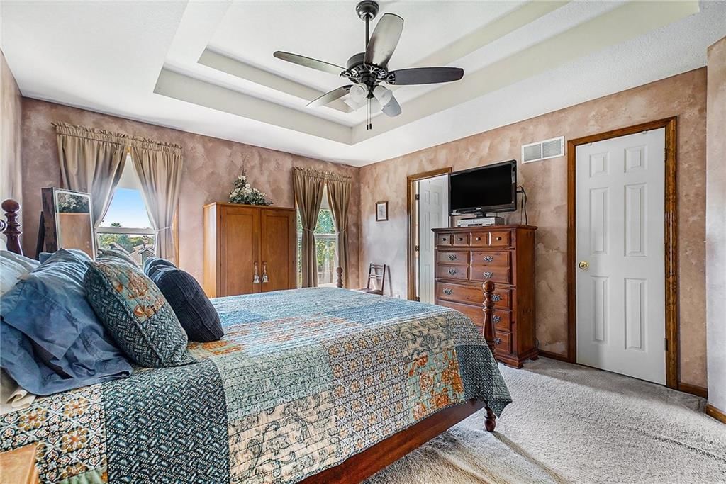 Photo 14 of 40 - 220 Woodhaven Drive