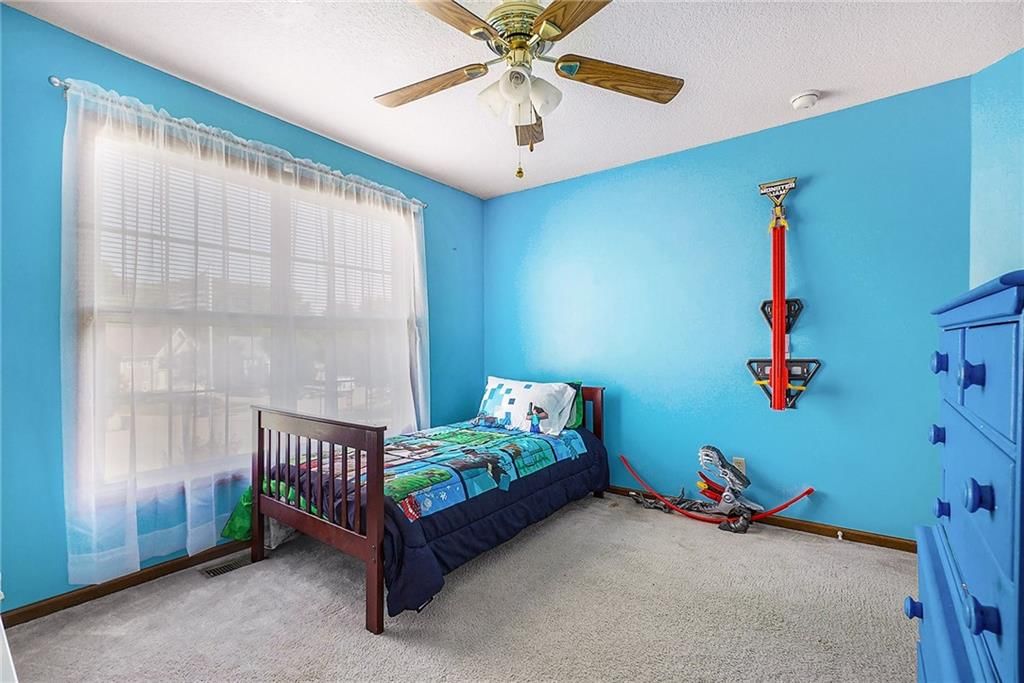 Photo 19 of 40 - 220 Woodhaven Drive