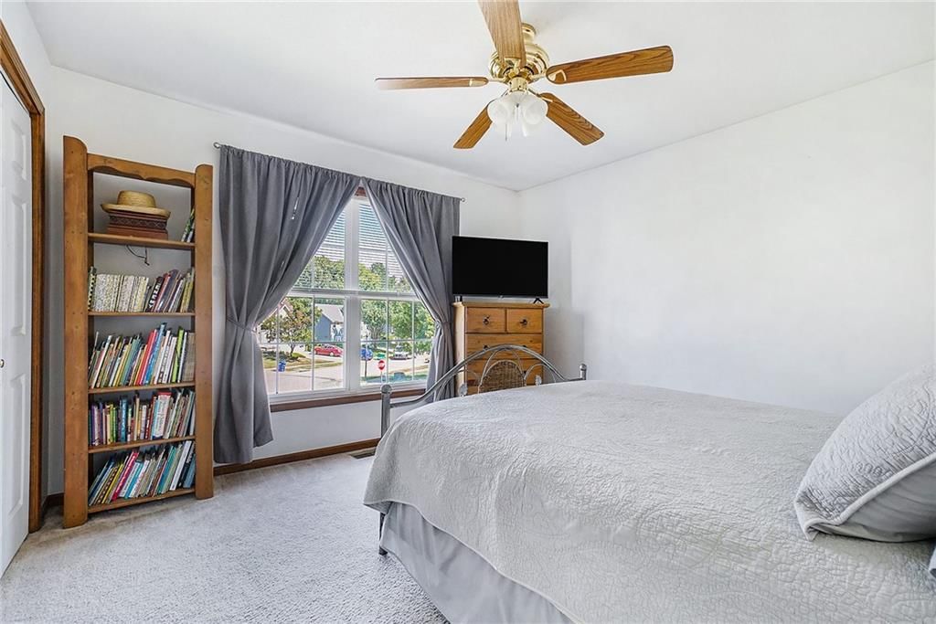 Photo 21 of 40 - 220 Woodhaven Drive