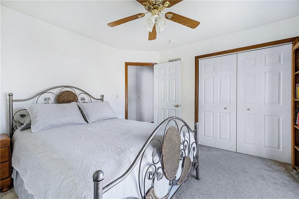 Photo 23 of 40 - 220 Woodhaven Drive