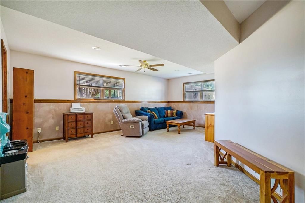 Photo 26 of 40 - 220 Woodhaven Drive