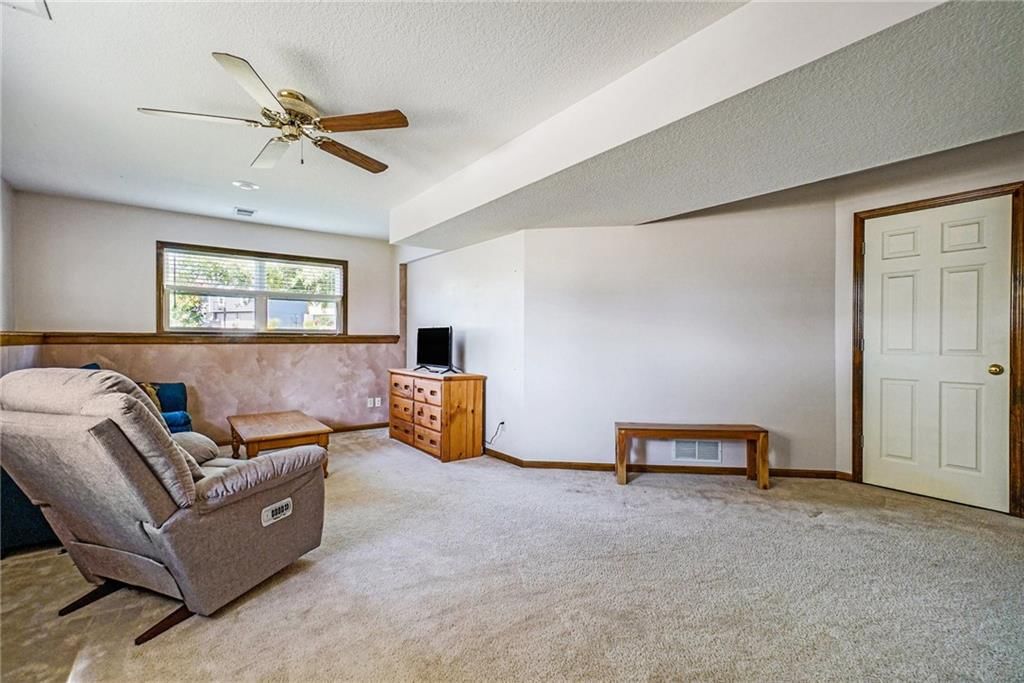 Photo 27 of 40 - 220 Woodhaven Drive
