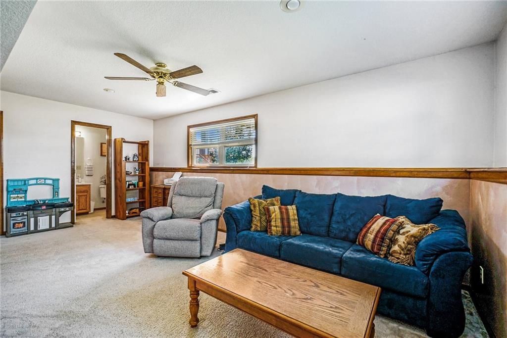 Photo 28 of 40 - 220 Woodhaven Drive