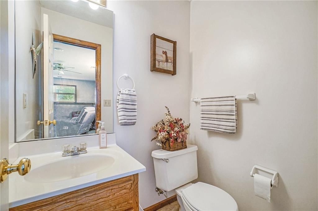 Photo 29 of 40 - 220 Woodhaven Drive