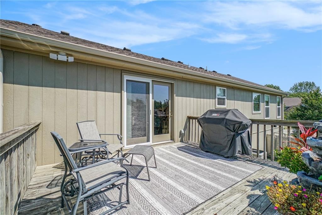 Photo 31 of 40 - 220 Woodhaven Drive