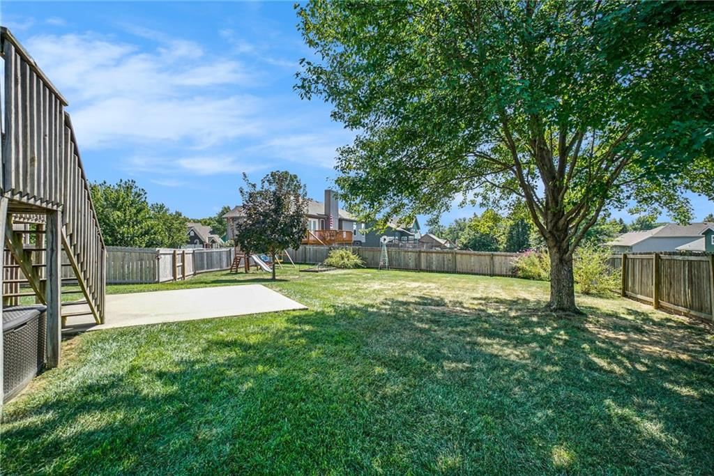 Photo 32 of 40 - 220 Woodhaven Drive