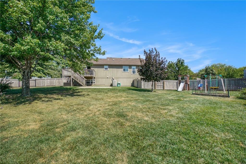 Photo 33 of 40 - 220 Woodhaven Drive