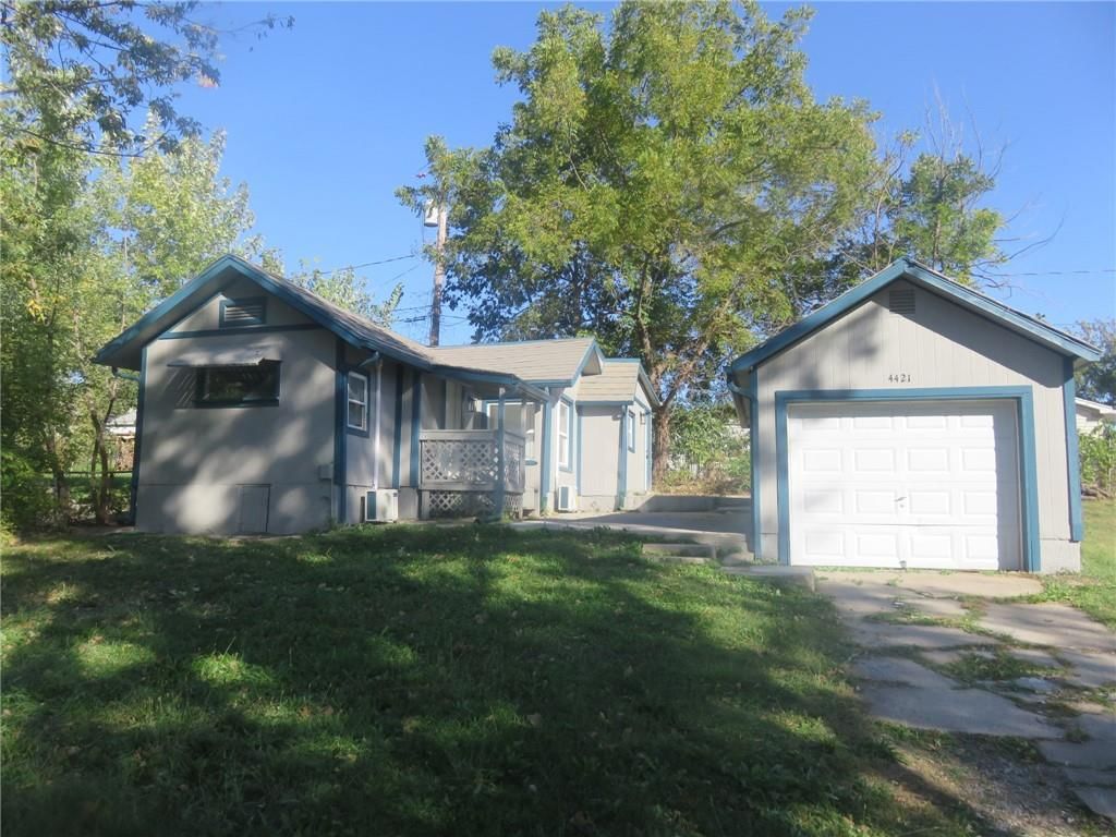 4421 NE WINN Road, Kansas City, MO