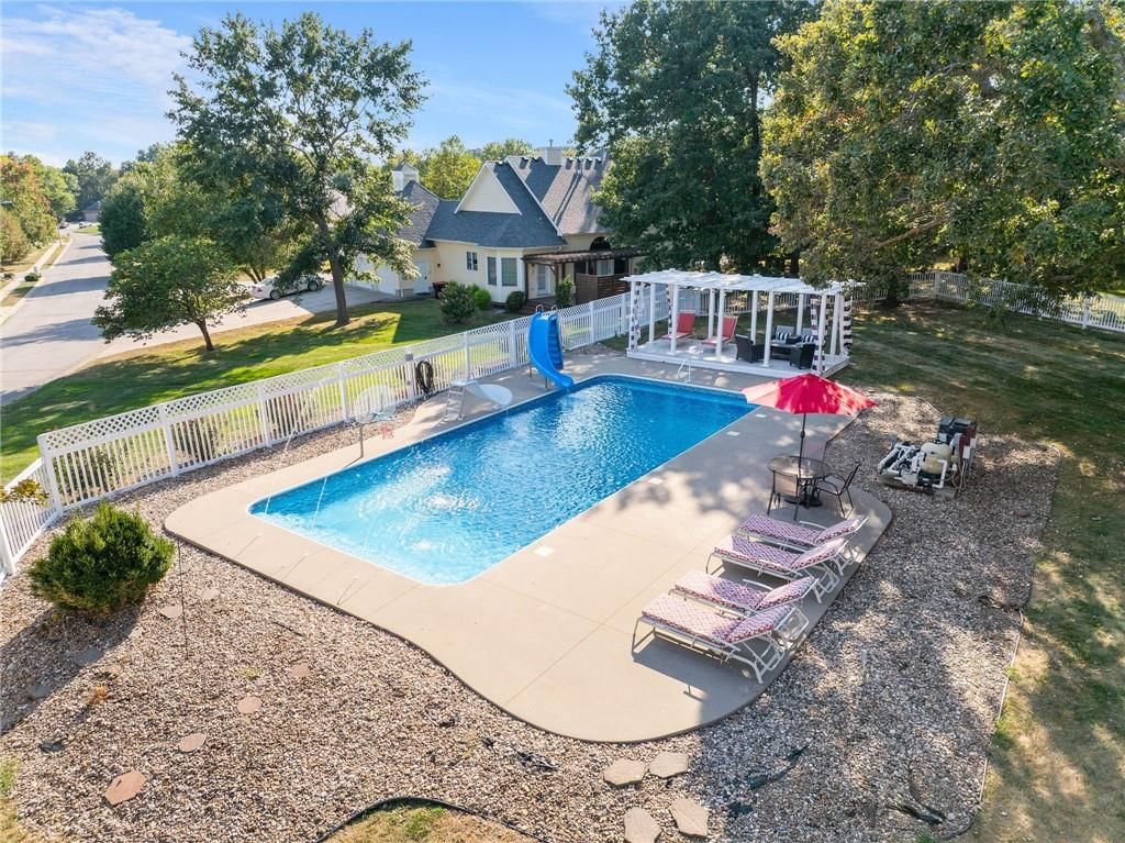 1226 Pembrooke Drive, Warrensburg, MO