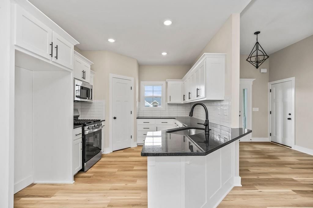 2305 LARKSPUR Lane — photo 8